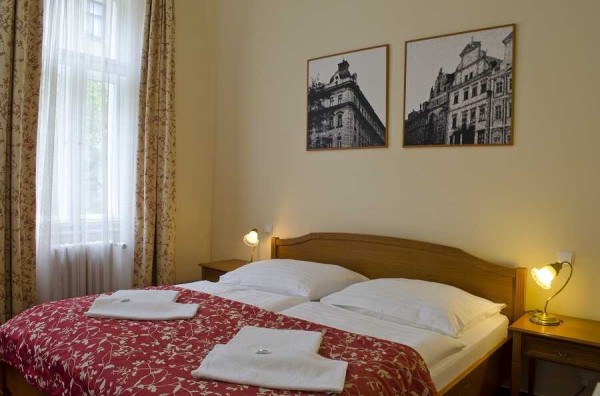 Hotel Anna dvoulůžkový pokoj červený